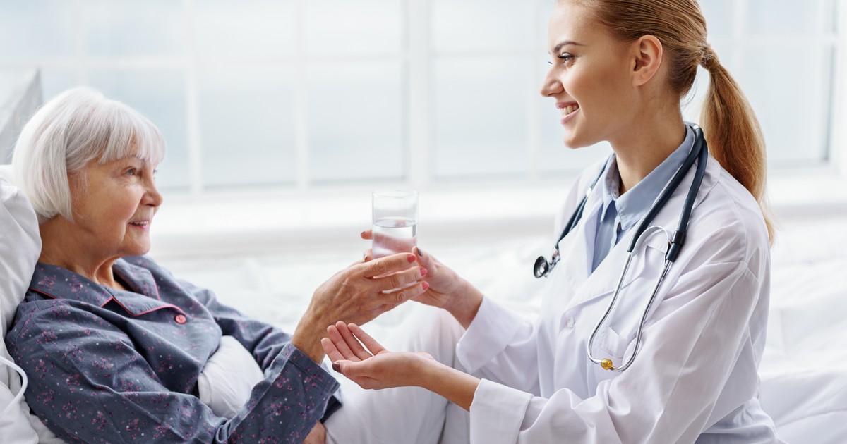 медицинские картинки. самолечение антибиотиками. Keeping of medicine. медицина врачи. медик и пациент.